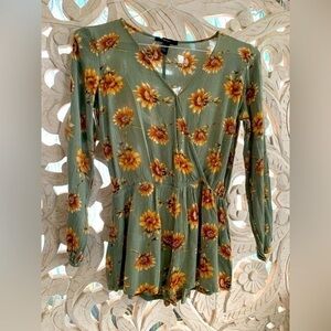 Forever 21 Romper Size Médium Multicolor with Sunflowers